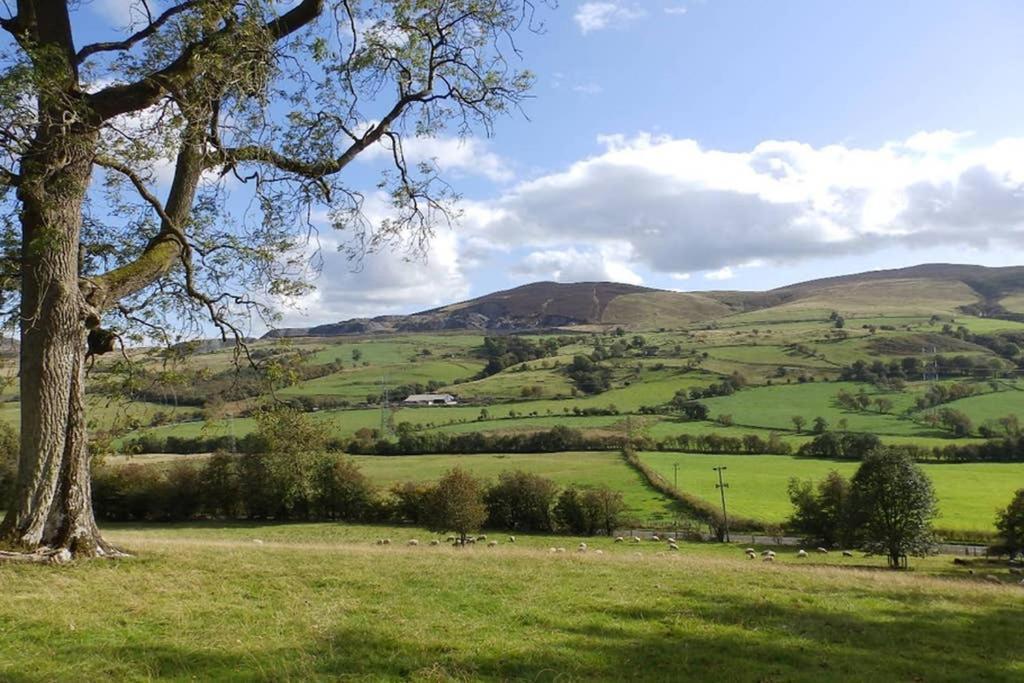 Plas Yn Yale With Mountain Views From All Windows Wrexham Buitenkant foto